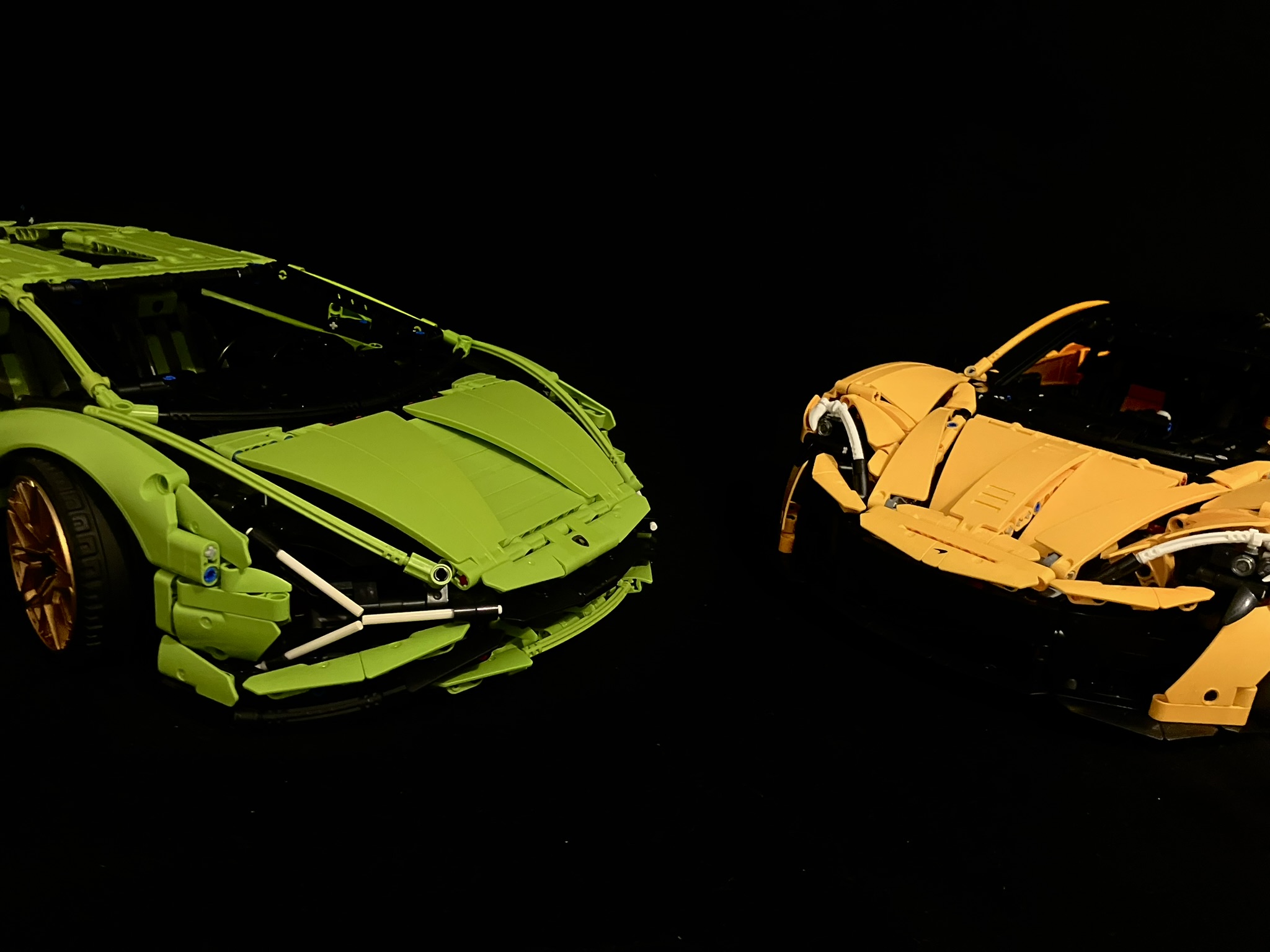 Lego Technic Ferrari Daytona SP3 and Lamborghini Sián FKP 37